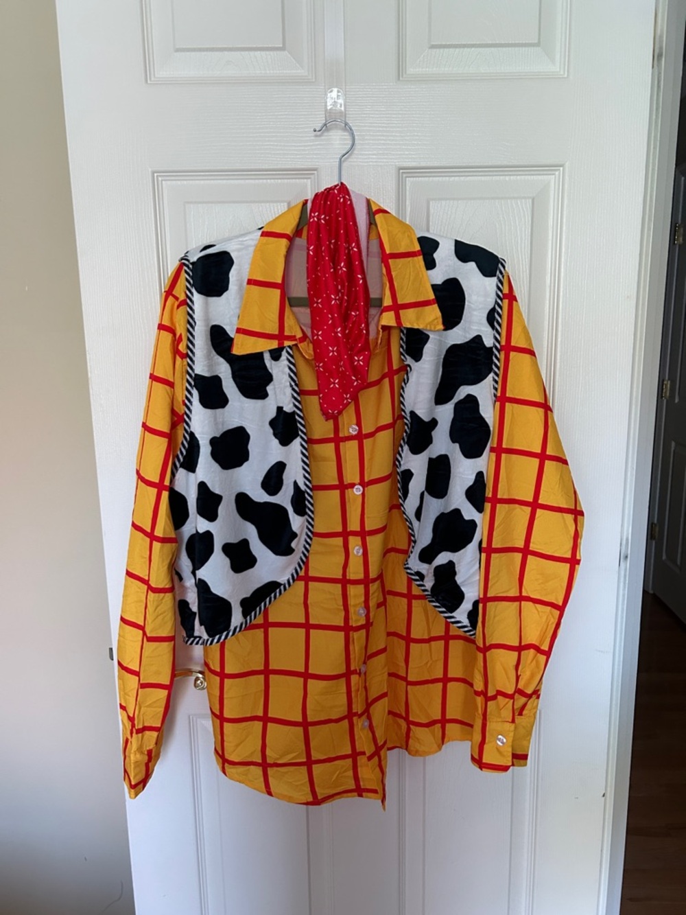 Men’s 4 pcs Woody Costume to include Shirt, Vest, Neckerchief, and Star Badge.
